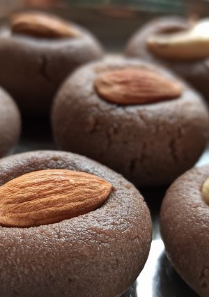 ઇન્સ્ટન્ટ ચોકલેટ પેંડા(chocolate penda recipe in gujarati રેસીપી મુખ્ય ફોટો