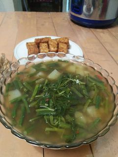 Foto resep Sayur asem kangkung pedas seger dan tempe goreng bawang