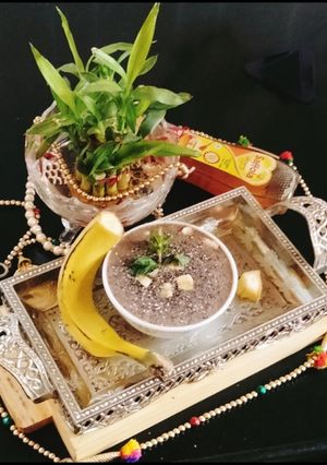 A picture of Banana smoothie Bowl banana chia seeds smoothie Bowl.