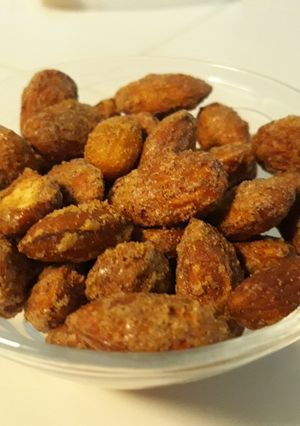 A picture of Smoke House Almonds.