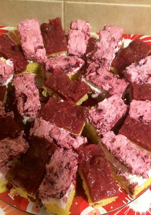 Erdeigyümölcsös - mascarponés szelet recept fotója