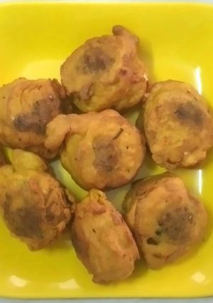 आलू बोंडा (Aloo bonda recipe in Hindi) रेसिपी मुख्य फोटो