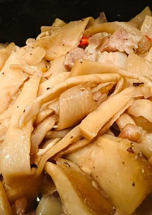 Hình của món Măng kho ba rọi.
