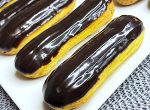 صورة لوصفة إكلير بكاسترد الڤانيليا وجاناش الشوكولاتة 🍫