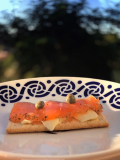 Una foto de Salmón marinado casero