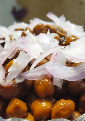 A picture of Pyazi Kala Chana.