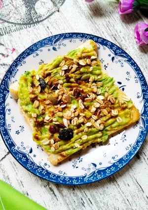 Foto resep Open Sandwich with Whole Wheat Bread and Avocado