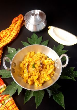 পেঁপে আলু ঘন্ট রেসিপির প্রধান ছবি
