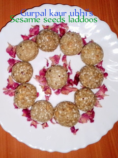A picture of Sesame seeds laddu.