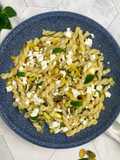 Nudelsalat mit Zitrone und Minze