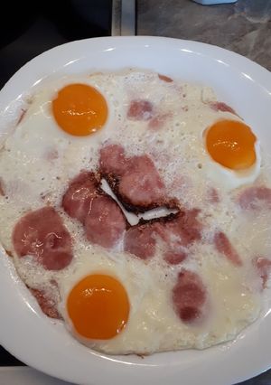 Sonkás tükörtojás recept fotója