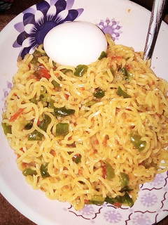 A picture of Dry Indomie with egg.