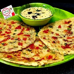 टोमेटो अनियन रवा उत्तपम (tomato onion rava uttapam recipe in Hindi) A picture of टोमेटो अनियन रवा उत्तपम (tomato onion rava uttapam recipe in Hindi).