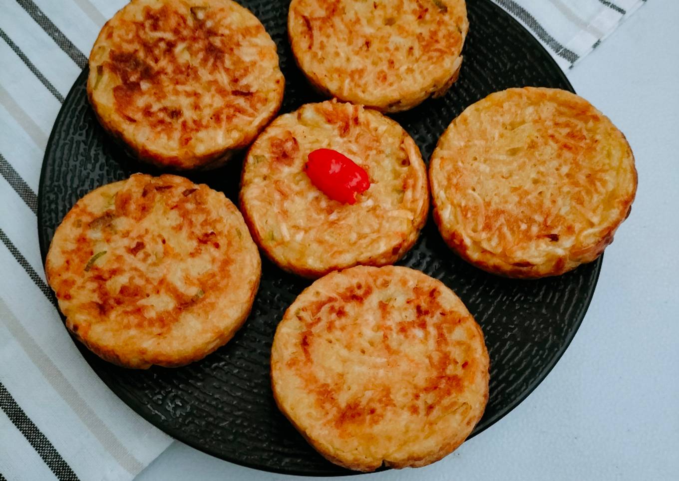 502. Kue Lumpur Mie Telur