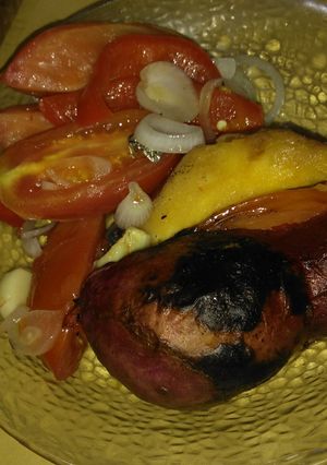 Una foto de Asado a la parrilla de batata a la verdurita en paquete