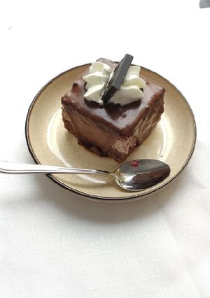 A picture of "Amandine" Chocolate sponge cake.