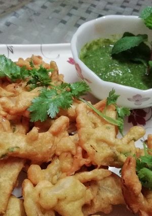 A picture of Onion pakoda.