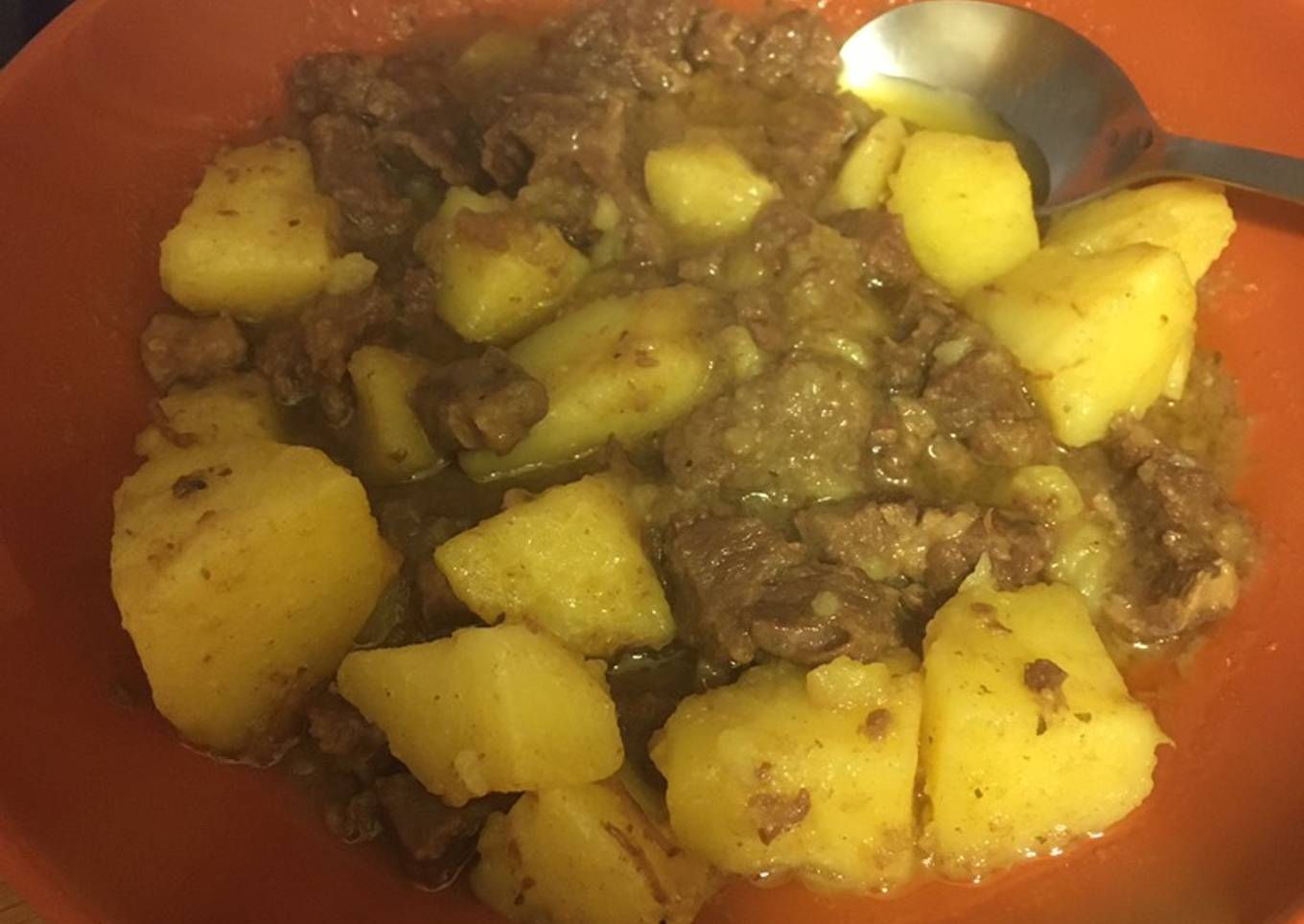 Carne de ternera estofada con patatas (en olla exprés)