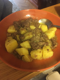 Una foto de Carne de ternera estofada con patatas (en olla exprés)