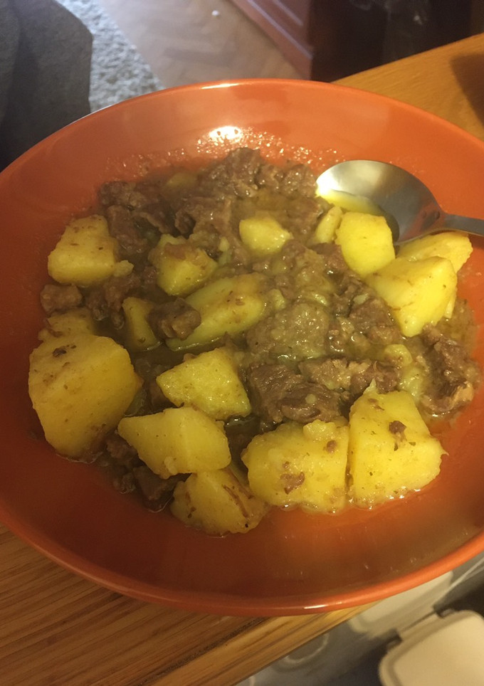 Una foto de Carne de ternera estofada con patatas (en olla exprés)