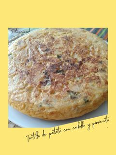 Una foto de Tortilla de patata con cebolla y pimiento