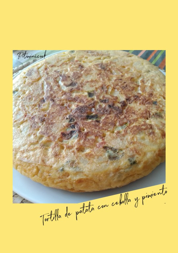 Una foto de Tortilla de patata con cebolla y pimiento