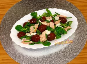 Una foto de Ensalada 🥗 con Salmón a la plancha