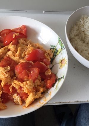 A picture of Scrambled Eggs with Tomatoes (西红柿炒鸡蛋).