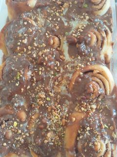 صورة لوصفة سينابون مغطى بالسنيكرز
