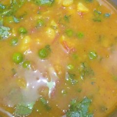 A picture of Aaloo mater Curry.