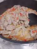 Carne de vaca com leite de coco e caril