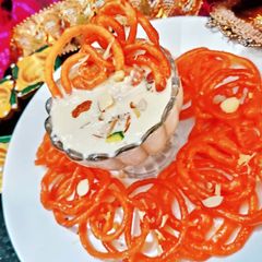 A picture of Jalebi Rabdi.