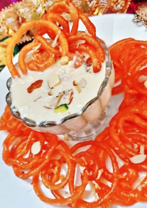 A picture of Jalebi Rabdi.