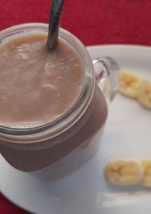A picture of Banana apple smoothie.