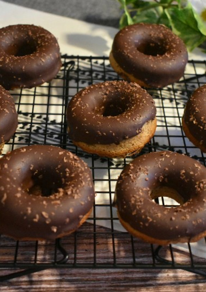 Una foto de Banana bread donuts