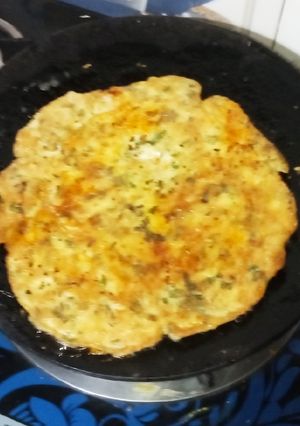 अंडा आलू ओमलेट (Egg Aloo Omelet Recipe In Hindi) रेसिपी मुख्य फोटो