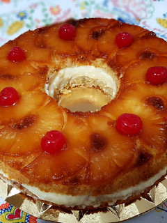 Una foto de Rosca de piña rellena de crema