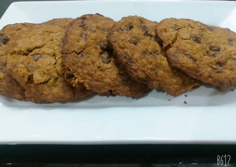 Steps to Prepare Quick Oatmeal cookies by chef tayyaba