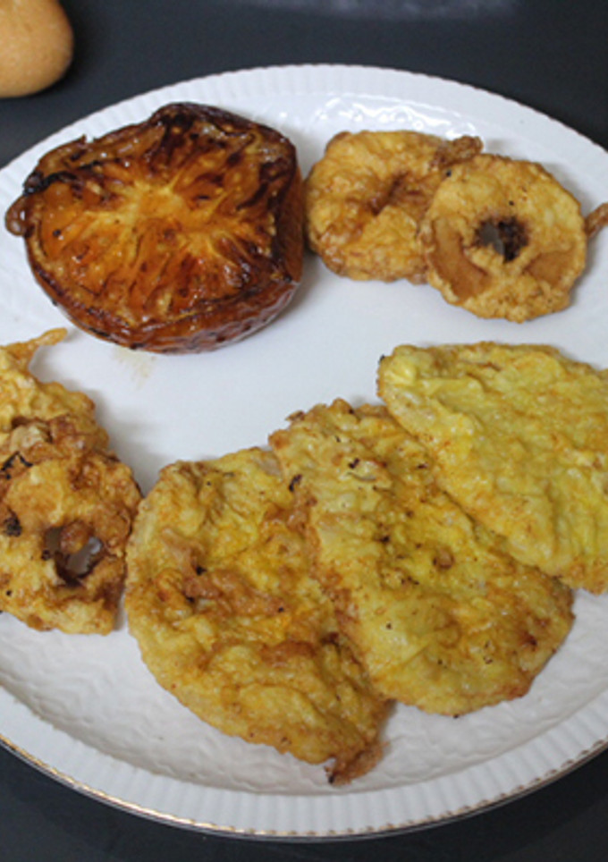 Una foto de Lomo y manzanas rebozadas con tomate