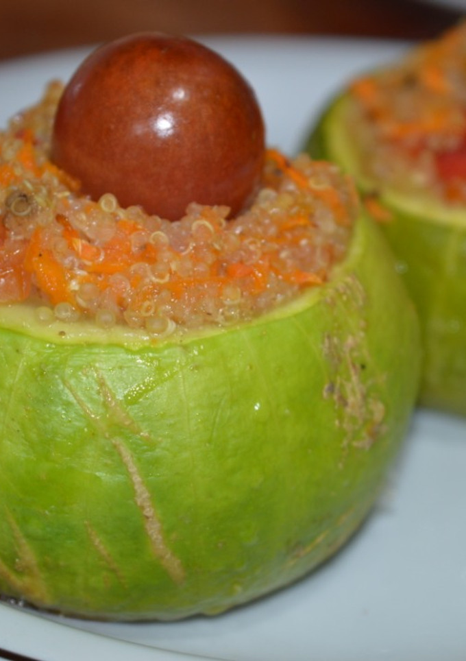 Una foto de Zapallitos verdes rellenos con quinoa y queso