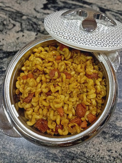 A picture of Savoury Mac and sausage.