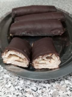 Una foto de Cañas de chocolate rellenas de crema, sin gluten