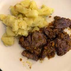 A picture of Brasato al vino rosso.