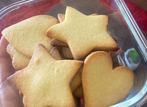 Una foto de Galletas de mantequilla (receta para cortar galletas)