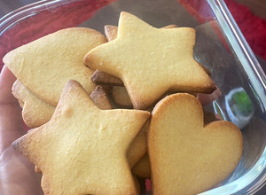 Una foto de Galletas de mantequilla (receta para cortar galletas)
