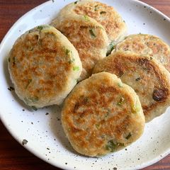 A picture of Satoimo (Taro) & Spring Onion Mochi.