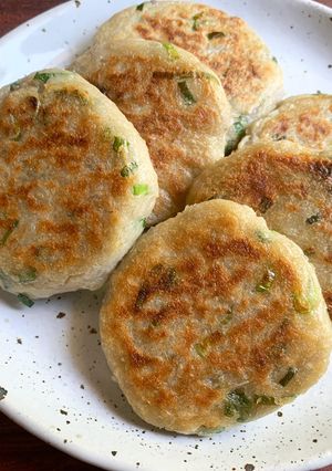 A picture of Satoimo (Taro) & Spring Onion Mochi.