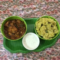 A picture of Tapioca and fish curry.
