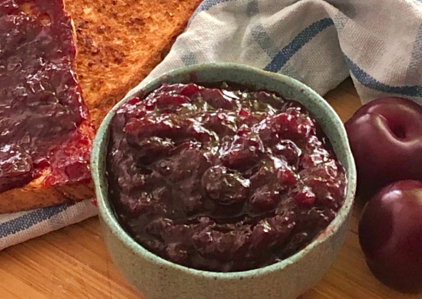 Spicy & Tangy Plum Chutney
