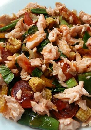 A picture of Vickys Quick Salmon Rainbow Stir-fry, GF DF EF SF NF.